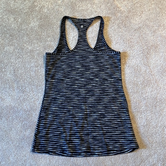 Medium black and gray Xersion fitted active tank - Picture 4 of 5